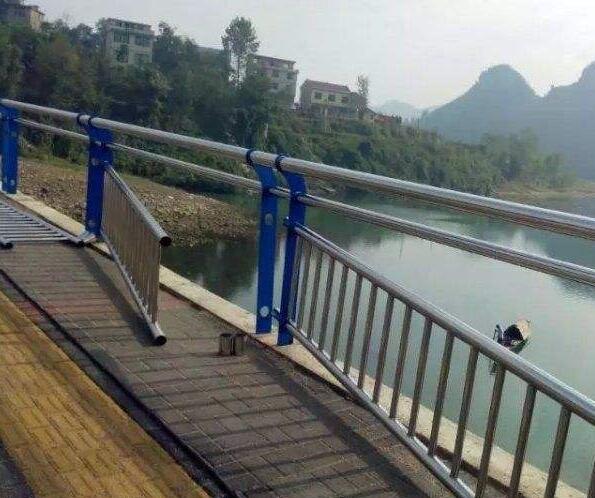 不銹鋼復(fù)合管廠家直銷(xiāo)